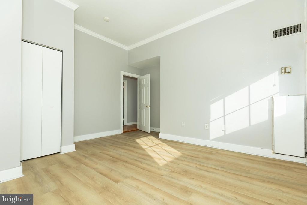 Image 16 of property listing at 1 E CHASE ST #712, Baltimore, MD 21202