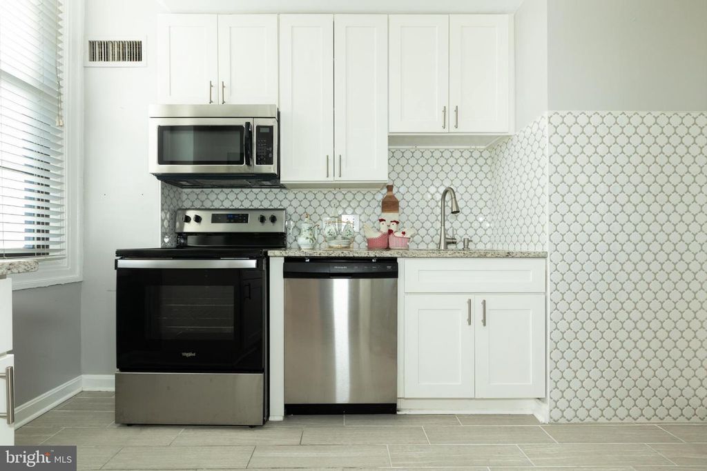 Image 21 of property listing at 1 E CHASE ST #712, Baltimore, MD 21202