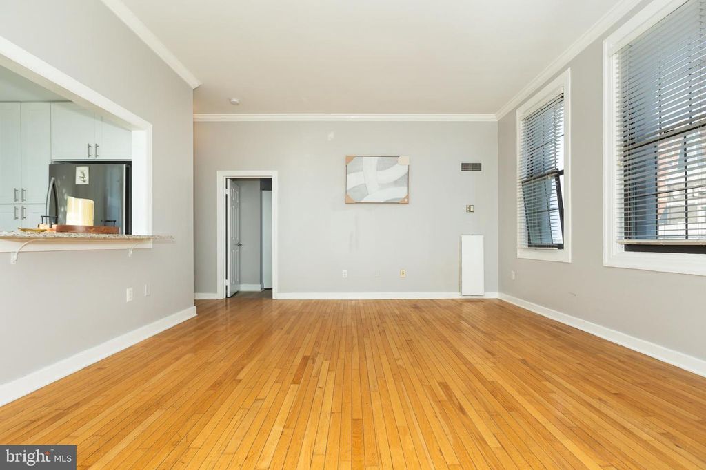 Image 23 of property listing at 1 E CHASE ST #712, Baltimore, MD 21202