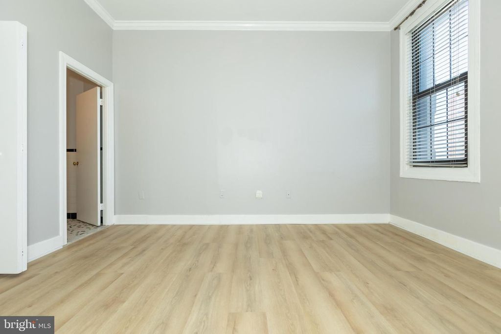 Image 33 of property listing at 1 E CHASE ST #712, Baltimore, MD 21202