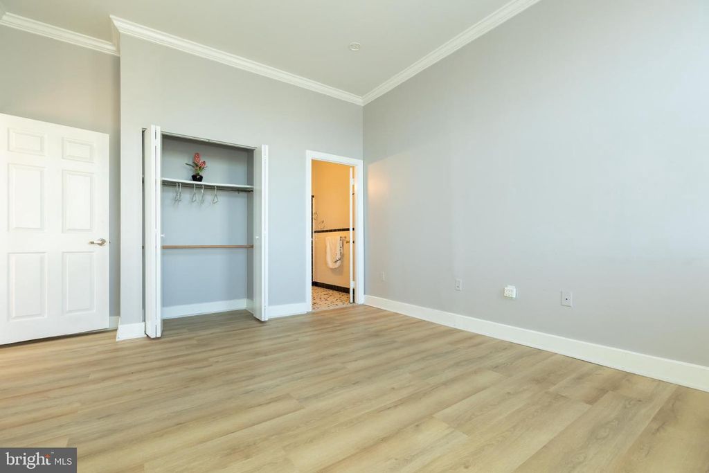 Image 34 of property listing at 1 E CHASE ST #712, Baltimore, MD 21202