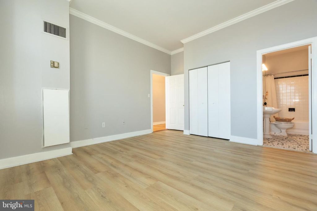 Image 36 of property listing at 1 E CHASE ST #712, Baltimore, MD 21202