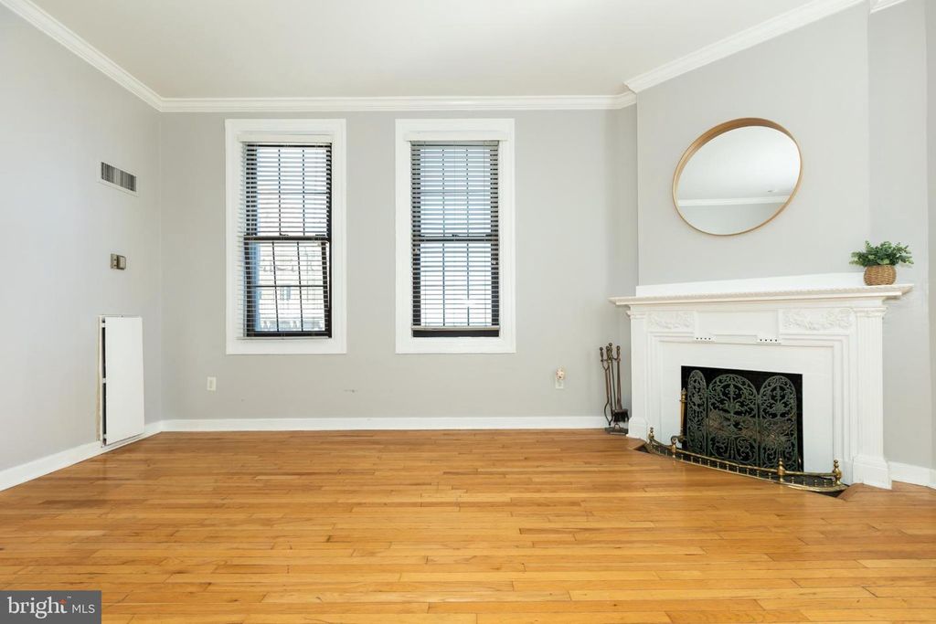 Image 5 of property listing at 1 E CHASE ST #712, Baltimore, MD 21202