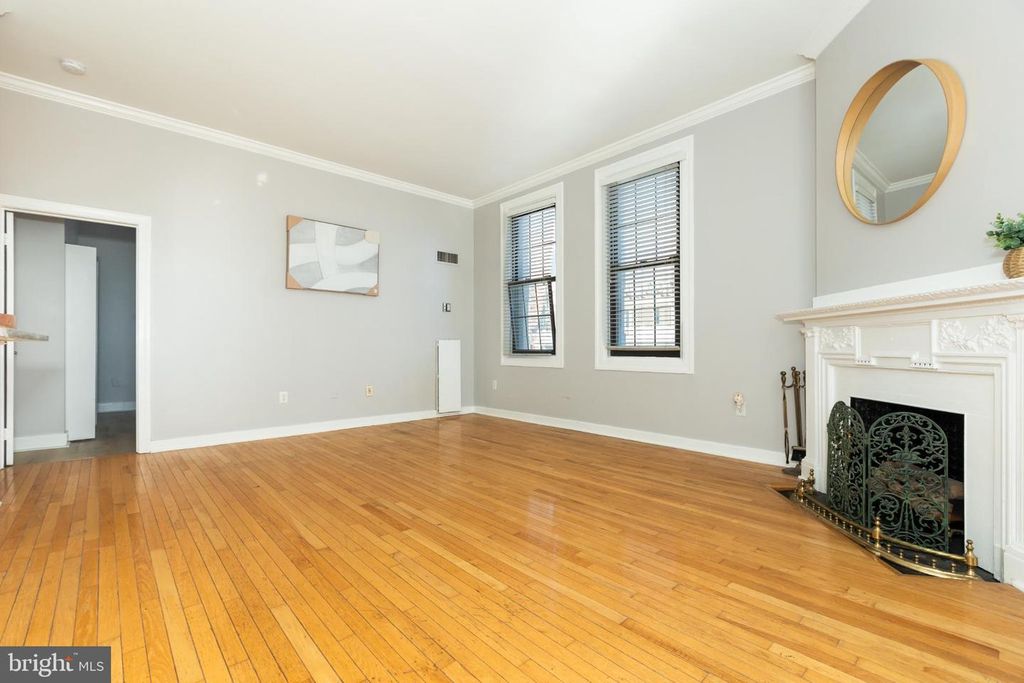 Image 7 of property listing at 1 E CHASE ST #712, Baltimore, MD 21202