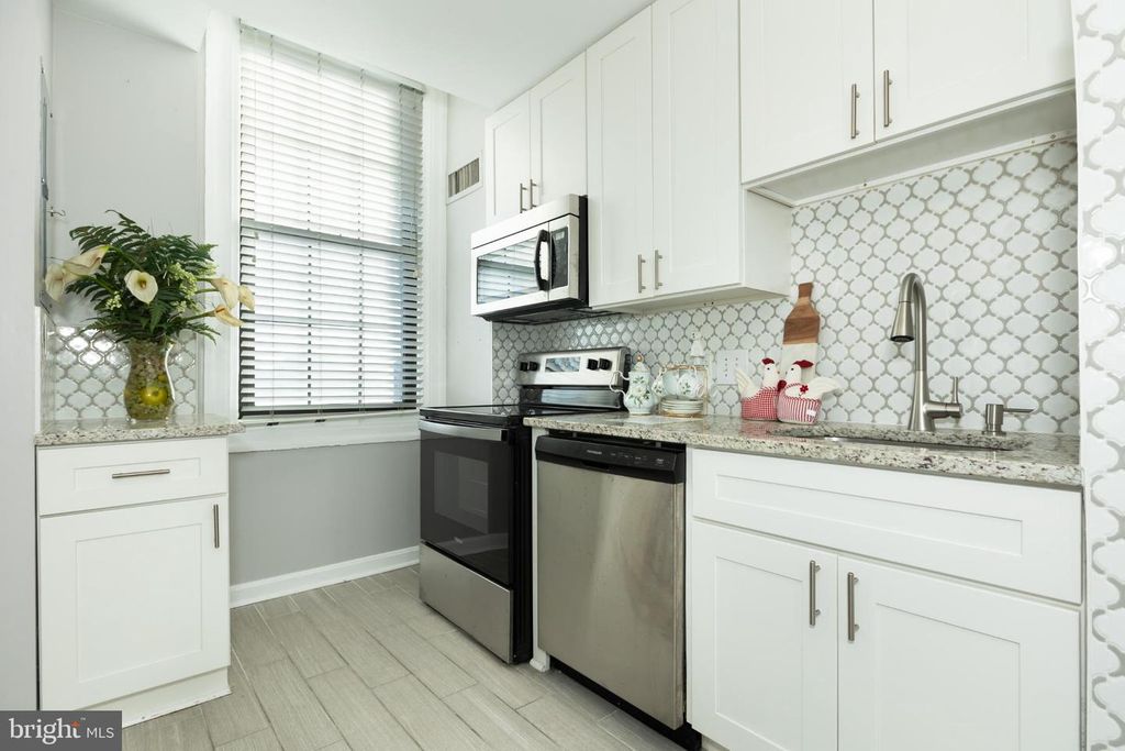 Image 8 of property listing at 1 E CHASE ST #712, Baltimore, MD 21202