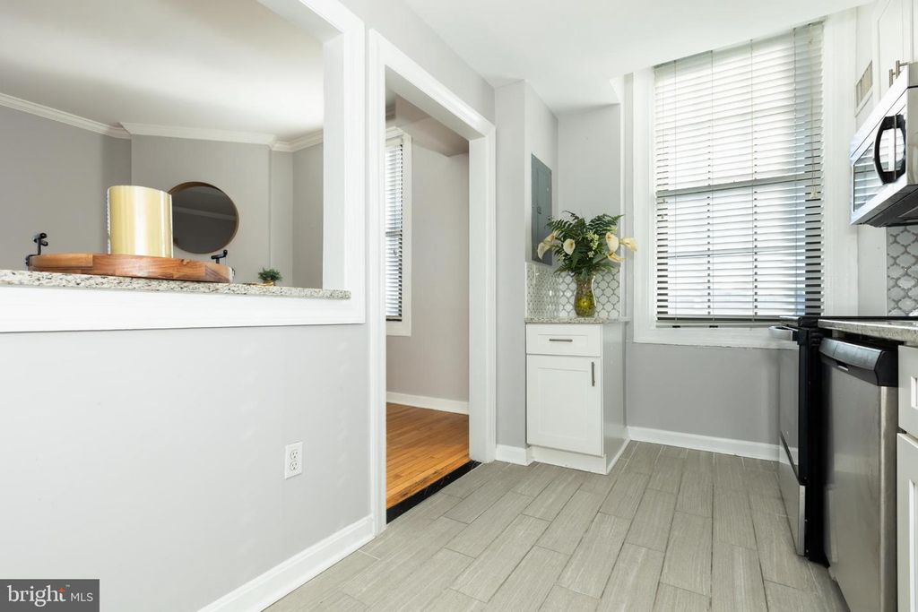 Image 9 of property listing at 1 E CHASE ST #712, Baltimore, MD 21202