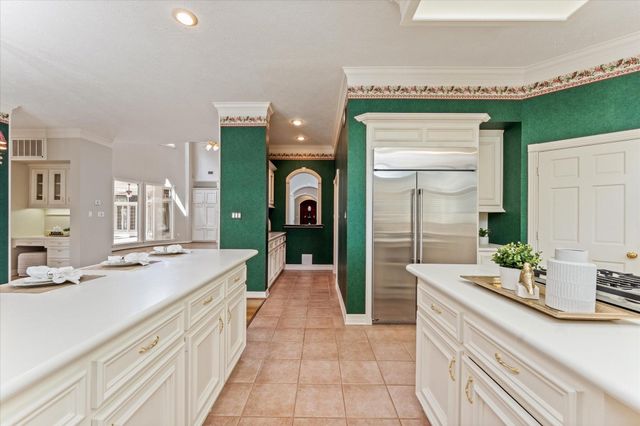 36 Champions Bend Circle, Houston, TX 77069