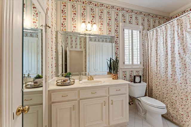 36 Champions Bend Circle, Houston, TX 77069