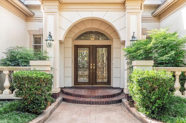 36 Champions Bend Circle, Houston, TX 77069