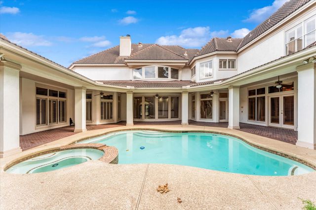 36 Champions Bend Circle, Houston, TX 77069