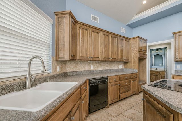 915 S Tignor Street, Pampa, TX 79065