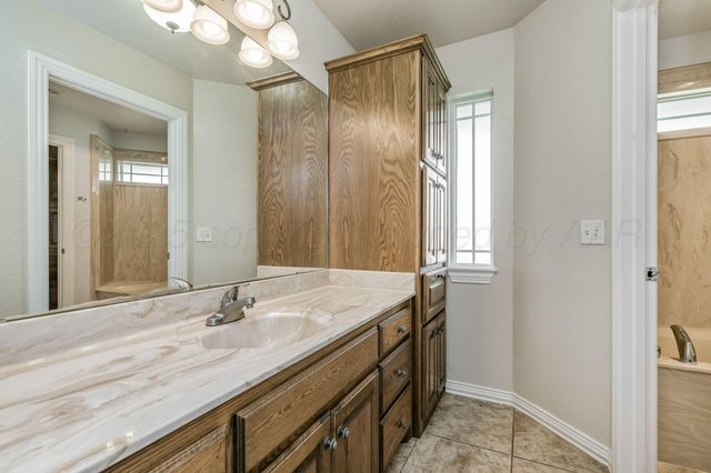 915 S Tignor Street, Pampa, TX 79065