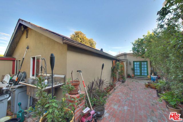 305 W Ellis Avenue, Inglewood, CA 90302