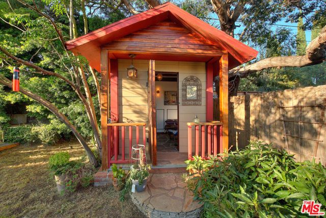 305 W Ellis Avenue, Inglewood, CA 90302