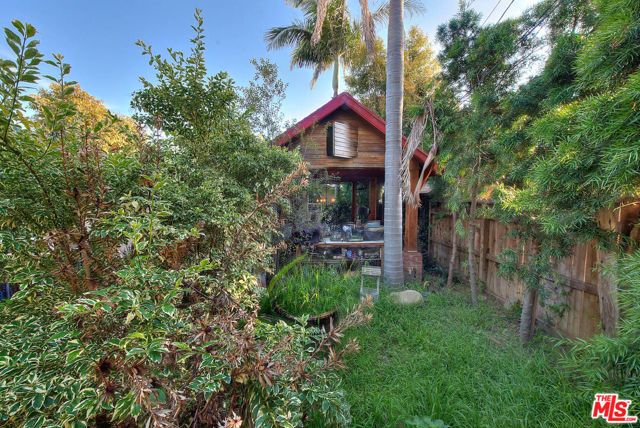 305 W Ellis Avenue, Inglewood, CA 90302