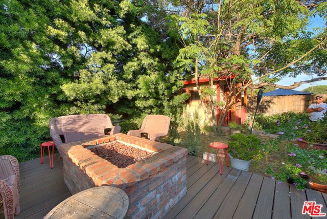 305 W Ellis Avenue, Inglewood, CA 90302