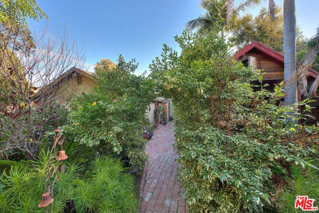 305 W Ellis Avenue, Inglewood, CA 90302