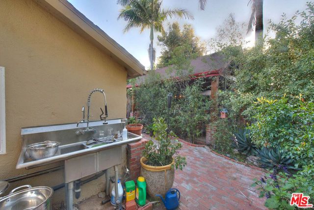 305 W Ellis Avenue, Inglewood, CA 90302