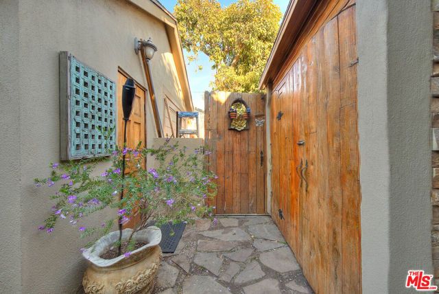 305 W Ellis Avenue, Inglewood, CA 90302