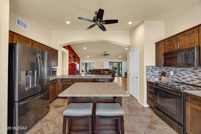 61852 E Sandlewood Road, Tucson, AZ 85739