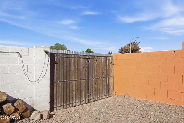 2222 W MAPLE Drive, Phoenix, AZ 85027