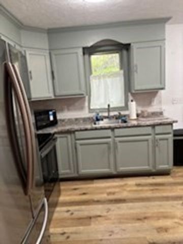 26 High St A, Millbury, MA 01527