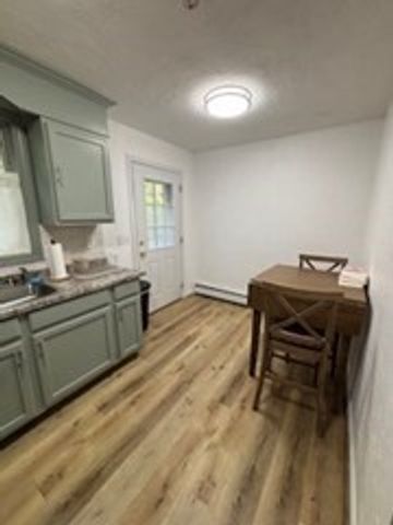 26 High St A, Millbury, MA 01527