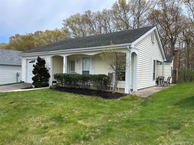520 Cranston Lane, Ridge, NY 11961