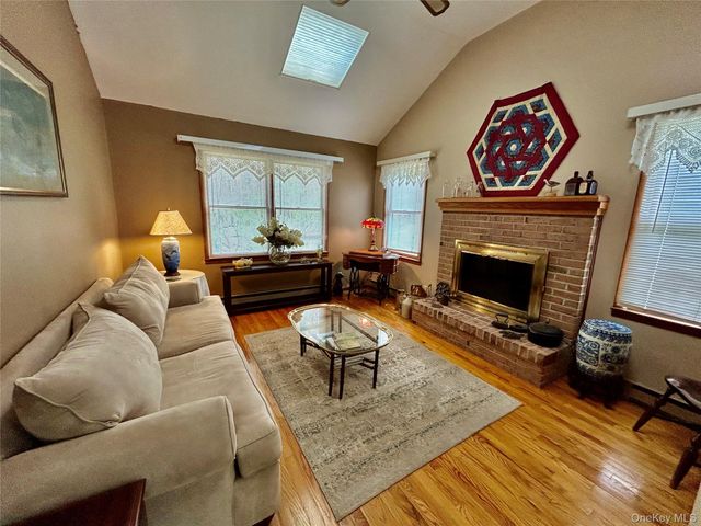 520 Cranston Lane, Ridge, NY 11961