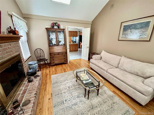 520 Cranston Lane, Ridge, NY 11961