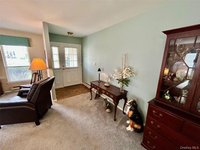 520 Cranston Lane, Ridge, NY 11961