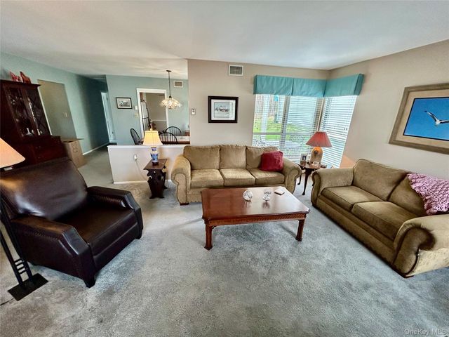 520 Cranston Lane, Ridge, NY 11961