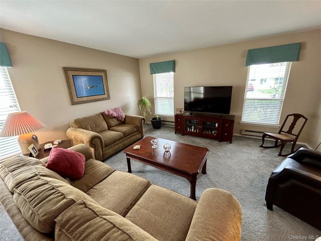 520 Cranston Lane, Ridge, NY 11961