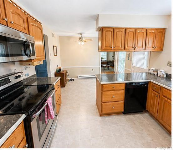 520 Cranston Lane, Ridge, NY 11961