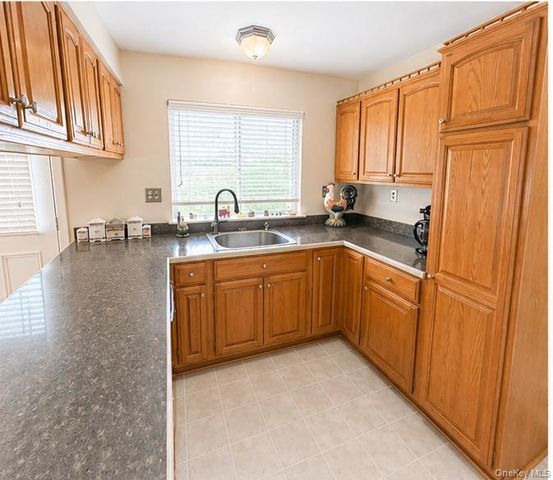 520 Cranston Lane, Ridge, NY 11961