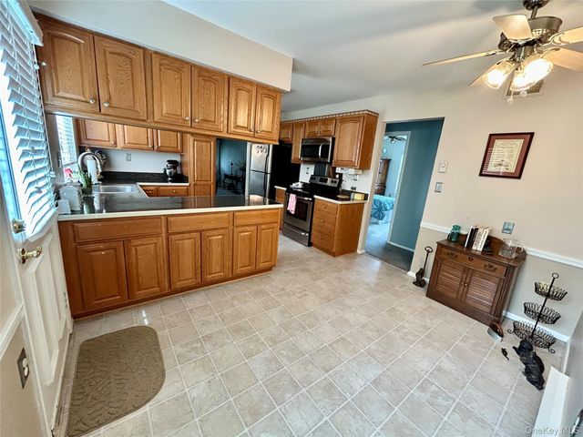 520 Cranston Lane, Ridge, NY 11961