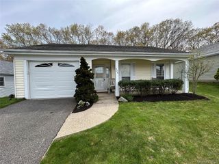 520 Cranston Lane, Ridge, NY 11961