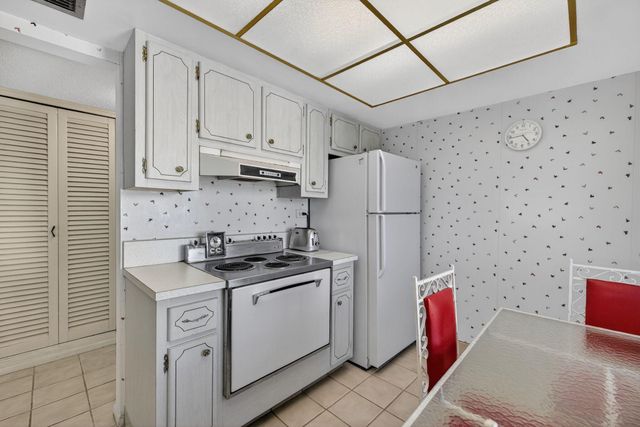 1069 Hillsboro Mile 802, Hillsboro Beach, FL 33062