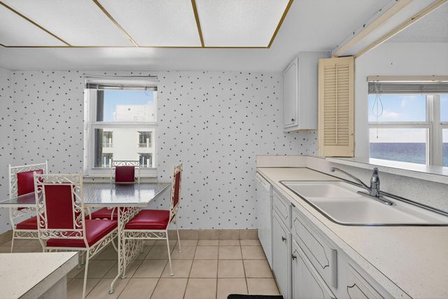 1069 Hillsboro Mile 802, Hillsboro Beach, FL 33062