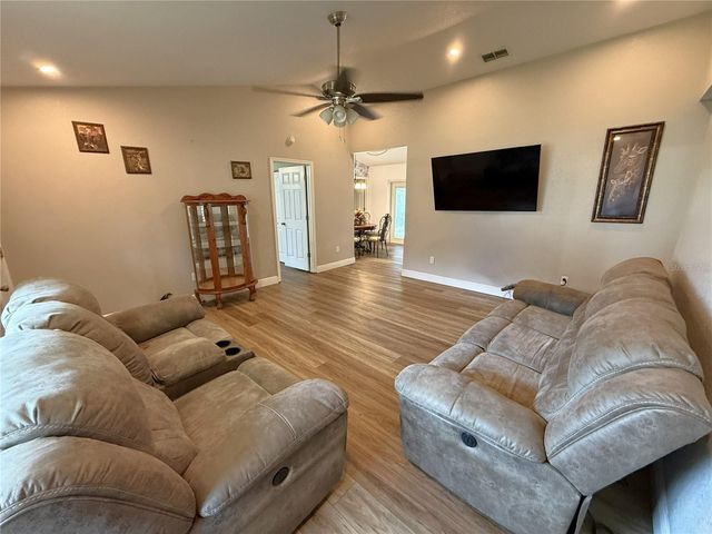 10 EMERALD TRAIL, Ocala, FL 34472