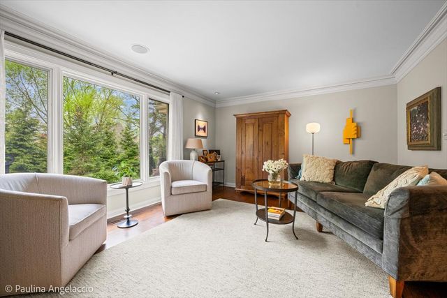 570 Hillside Court, Barrington, IL 60010