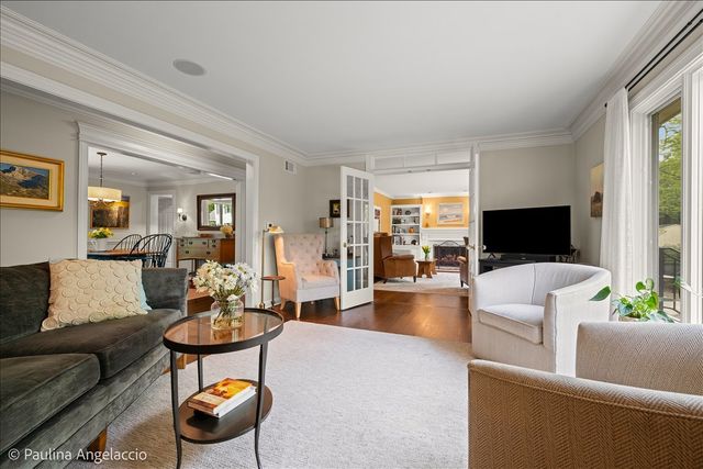 570 Hillside Court, Barrington, IL 60010