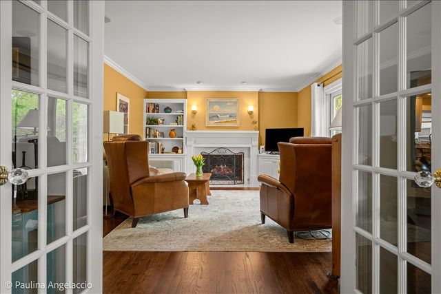 570 Hillside Court, Barrington, IL 60010