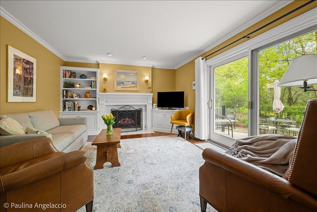 570 Hillside Court, Barrington, IL 60010