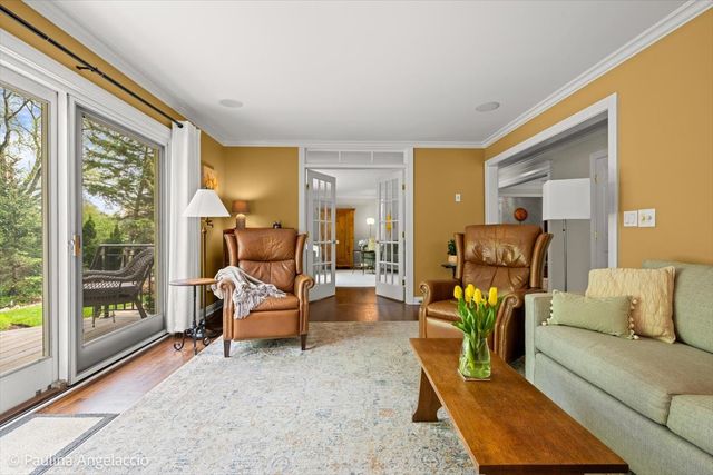 570 Hillside Court, Barrington, IL 60010