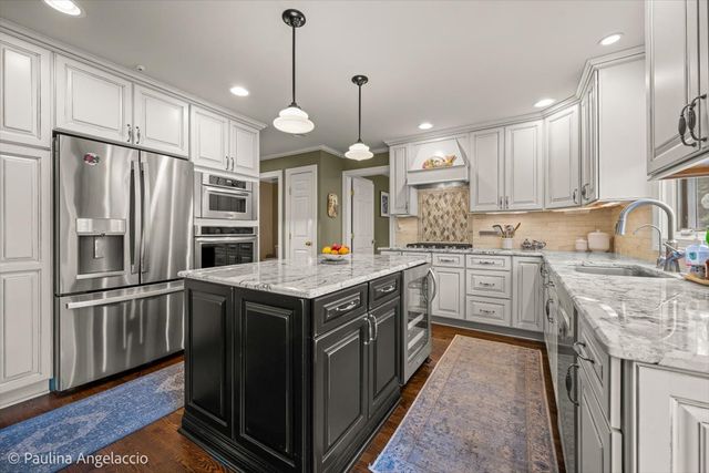 570 Hillside Court, Barrington, IL 60010