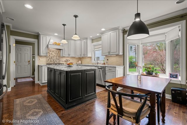 570 Hillside Court, Barrington, IL 60010