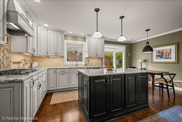 570 Hillside Court, Barrington, IL 60010