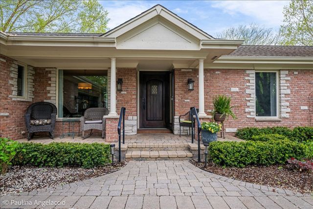 570 Hillside Court, Barrington, IL 60010