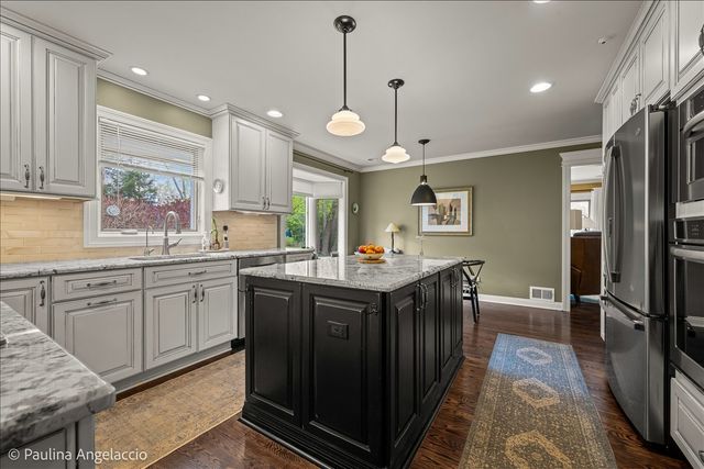 570 Hillside Court, Barrington, IL 60010